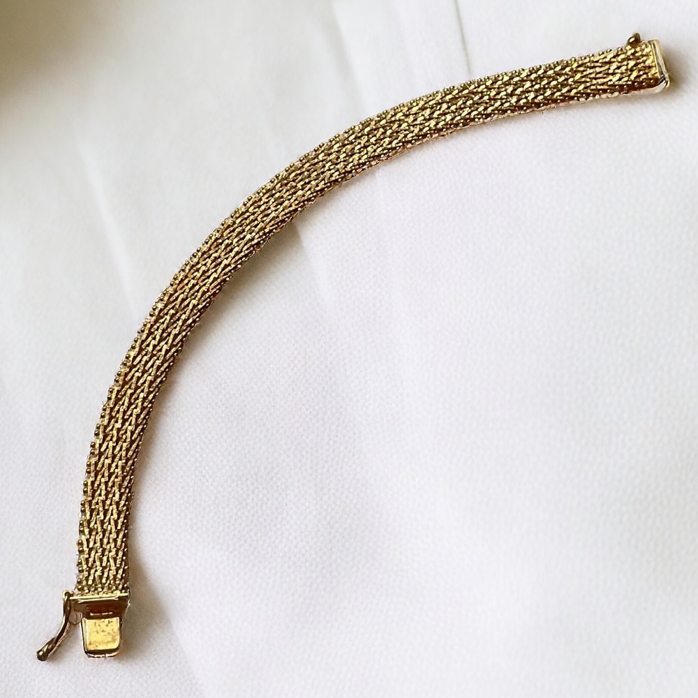 18K GOLD VERONESE WHEAT BRACELET in 7” length.